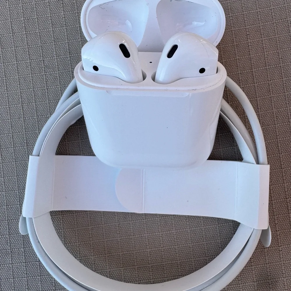 Apple Airpods with Charging Case